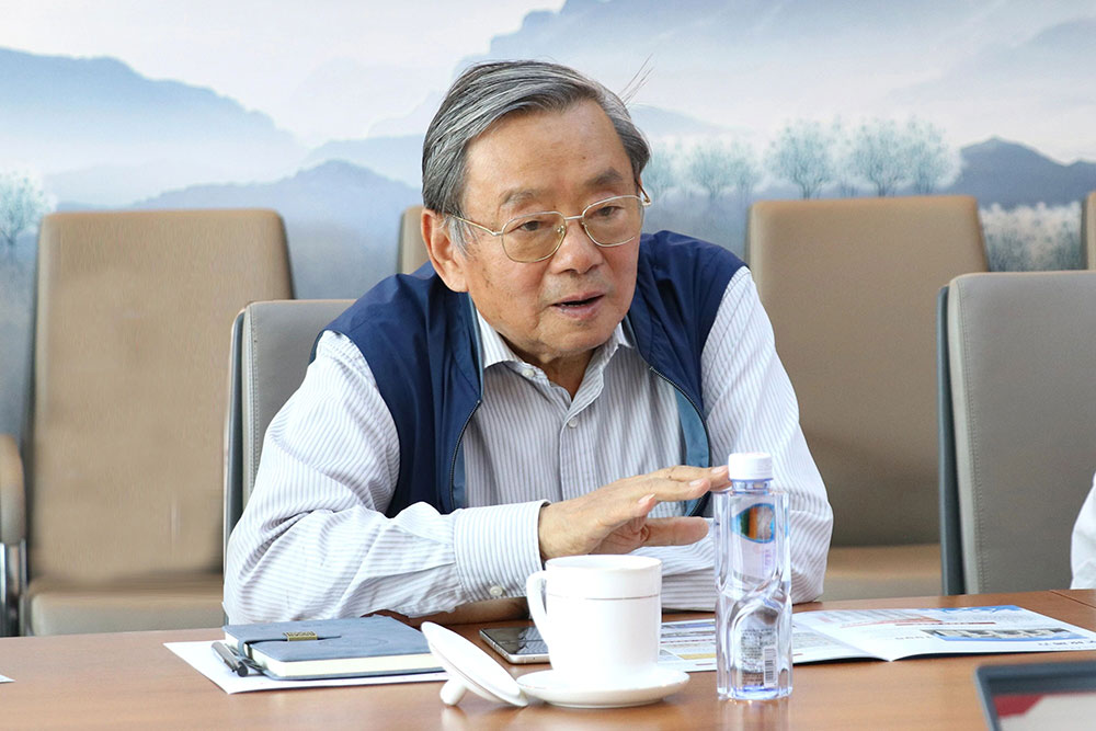 石家庄原市委副书记李宏英莅临私立一中指导工作