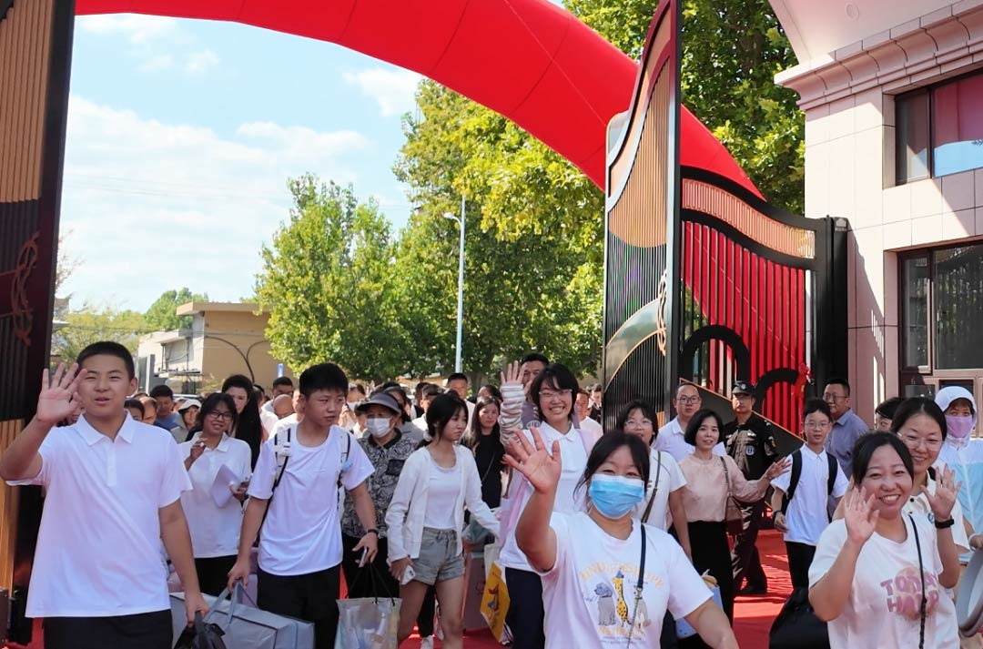 秋风赴约 新程启章丨2026级新同学，私立一中欢迎你！