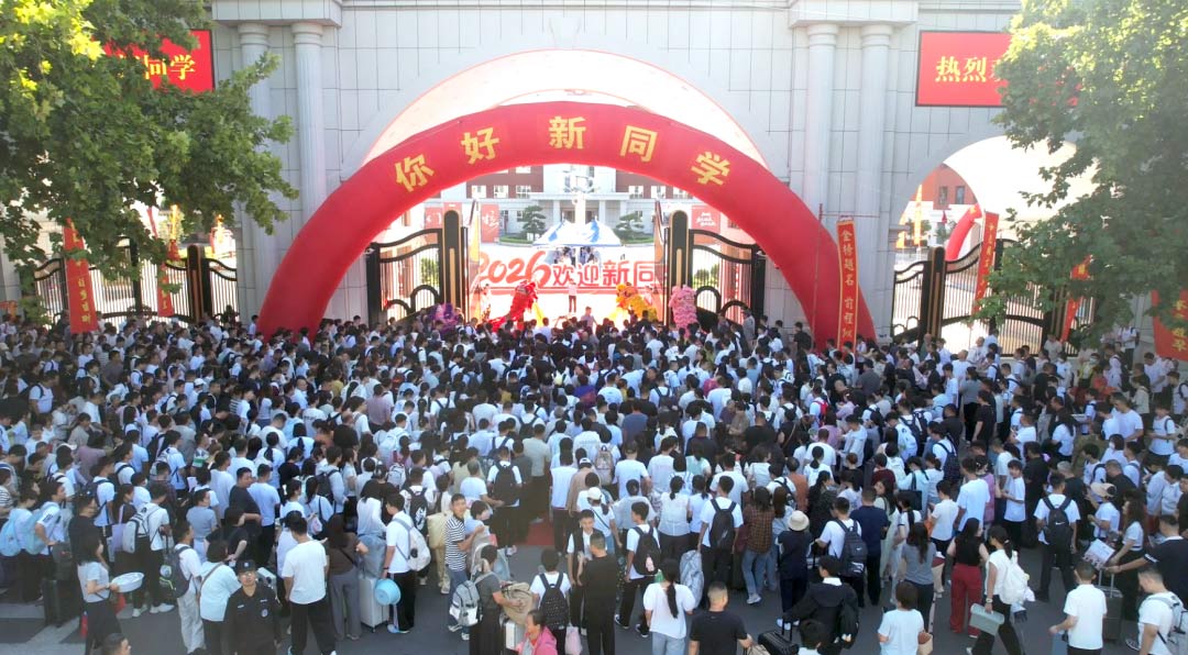 秋风赴约 新程启章丨2026级新同学，私立一中欢迎你！