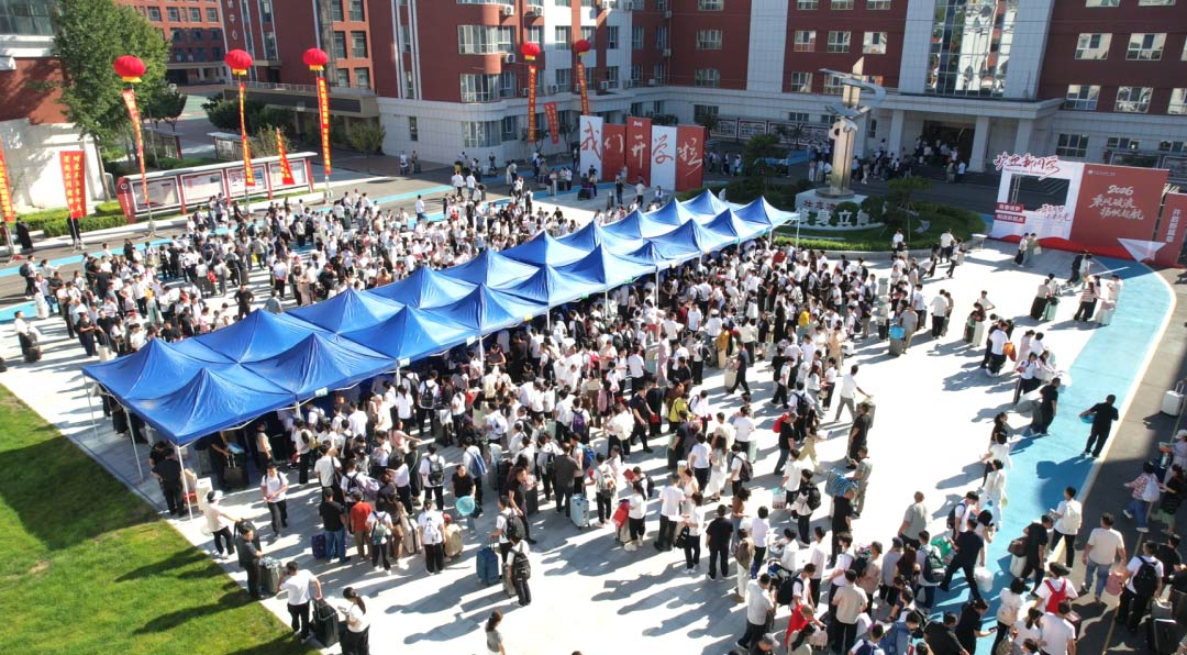 秋风赴约 新程启章丨2026级新同学，私立一中欢迎你！