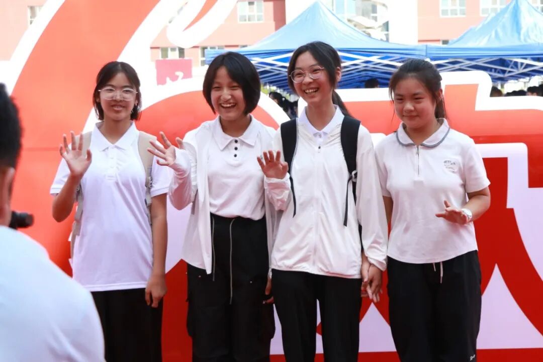 秋风赴约 新程启章丨2026级新同学，私立一中欢迎你！