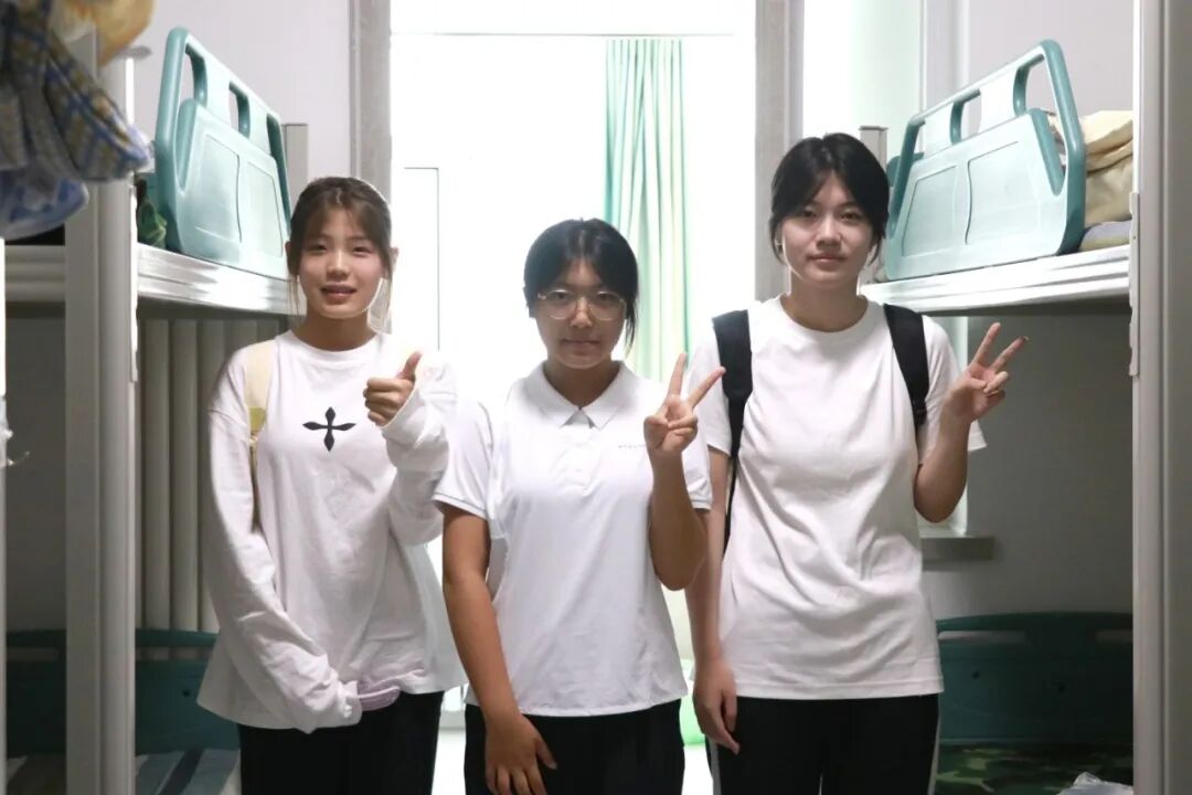 秋风赴约 新程启章丨2026级新同学，私立一中欢迎你！