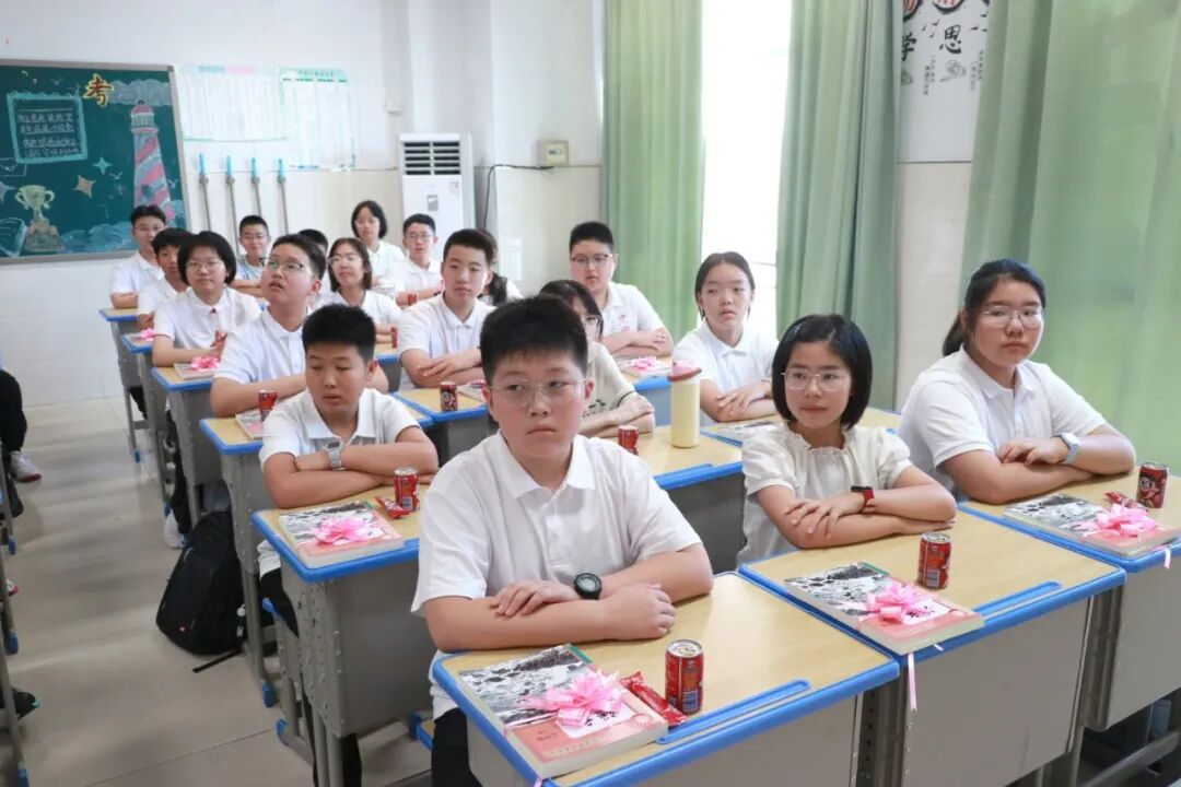 秋风赴约 新程启章丨2026级新同学，私立一中欢迎你！