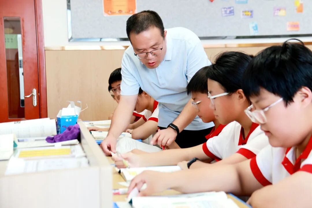 躬耕教坛，礼赞师恩 | 石家庄私立第一中学温馨庆祝第42个教师节