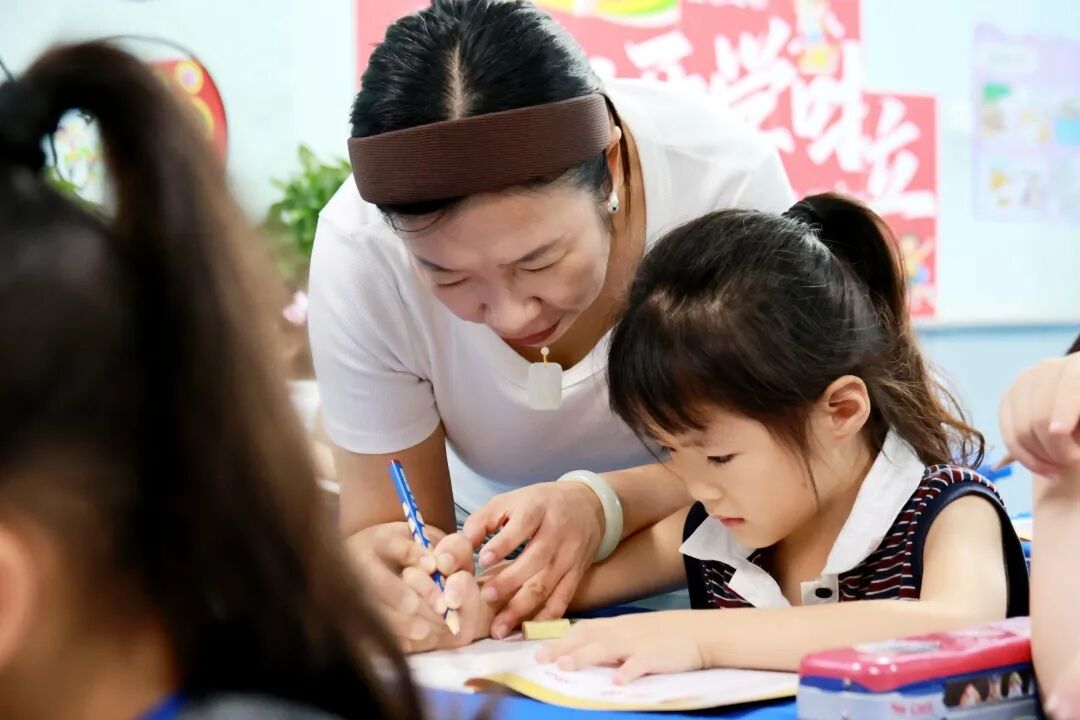 躬耕教坛，礼赞师恩 | 石家庄私立第一中学温馨庆祝第42个教师节