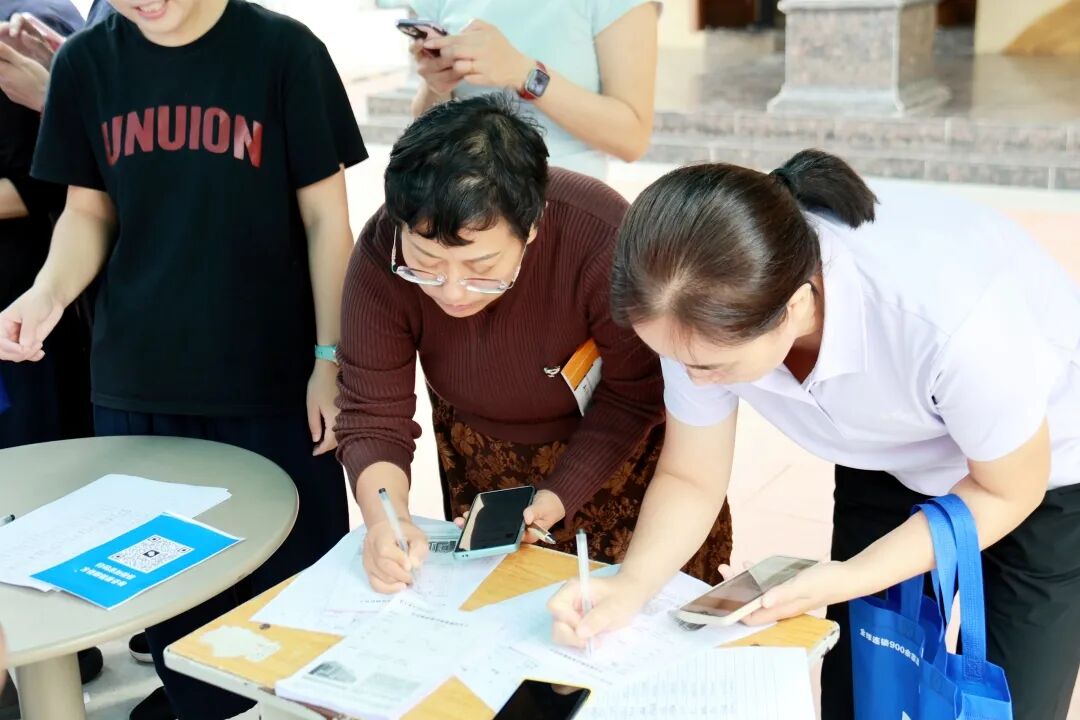 明亮双眸 感恩师恩 | 石家庄私立一中暖心守护教职工眼健康公益活动
