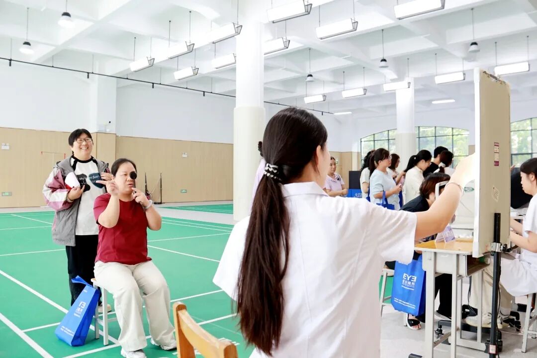 明亮双眸 感恩师恩 | 石家庄私立一中暖心守护教职工眼健康公益活动