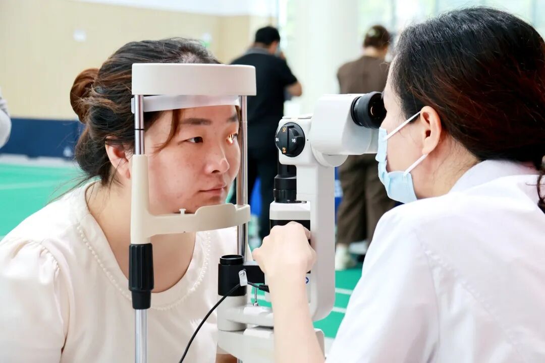 明亮双眸 感恩师恩 | 石家庄私立一中暖心守护教职工眼健康公益活动