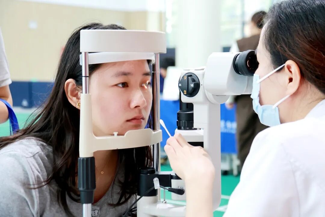 明亮双眸 感恩师恩 | 石家庄私立一中暖心守护教职工眼健康公益活动