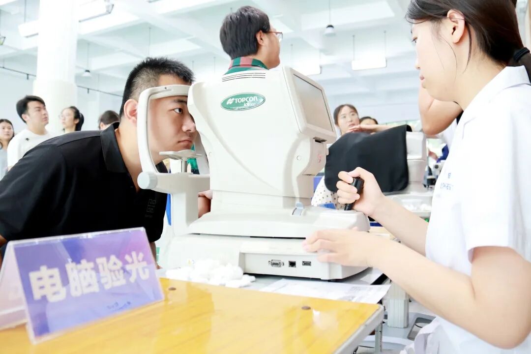 明亮双眸 感恩师恩 | 石家庄私立一中暖心守护教职工眼健康公益活动