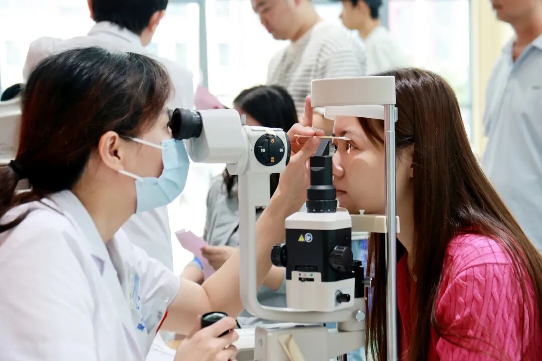 明亮双眸 感恩师恩 | 石家庄私立一中暖心守护教职工眼健康公益活动