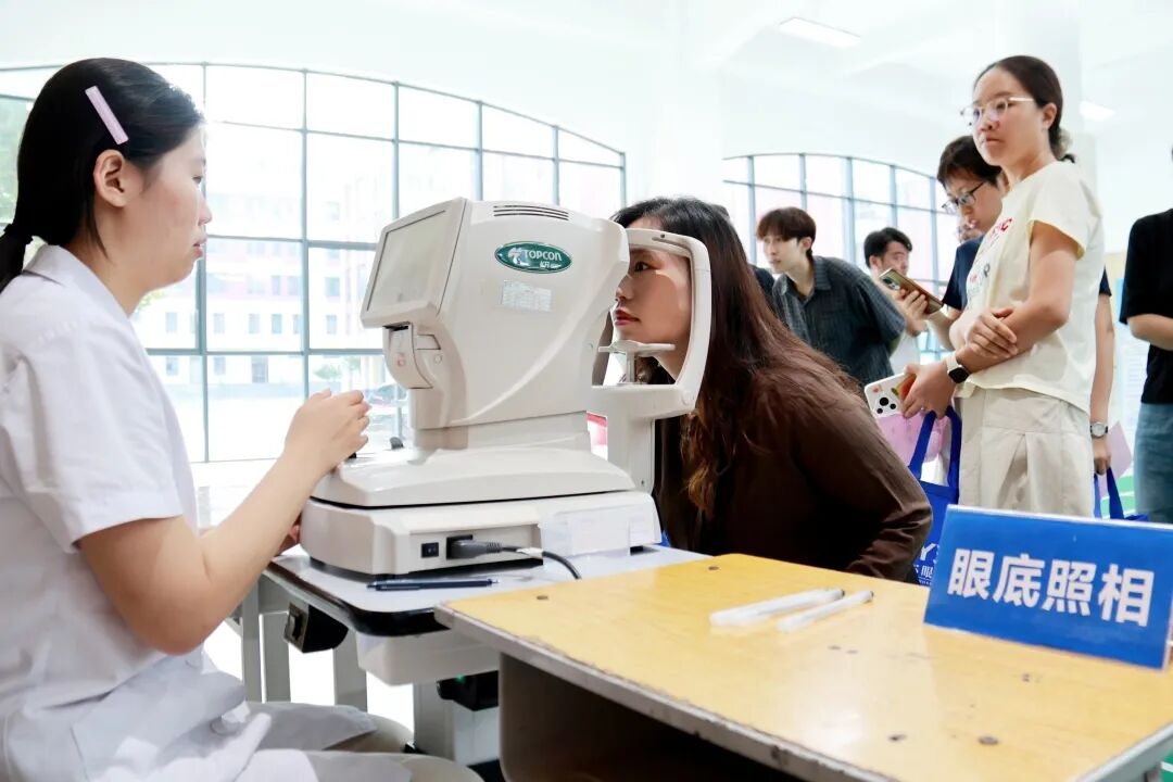 明亮双眸 感恩师恩 | 石家庄私立一中暖心守护教职工眼健康公益活动