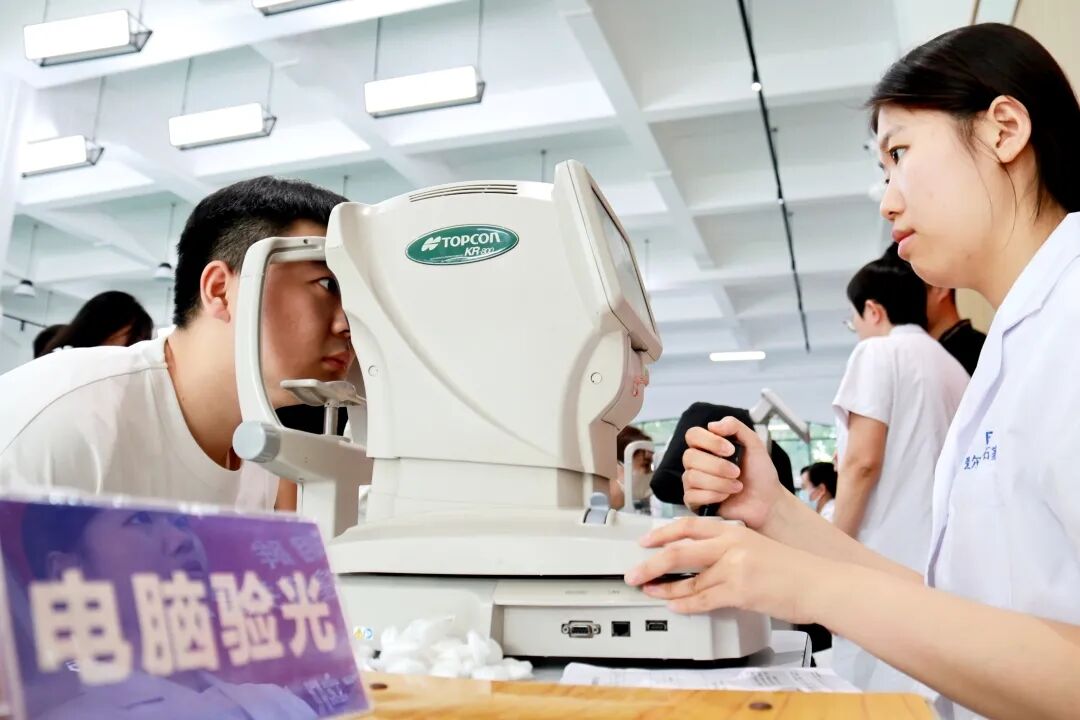 明亮双眸 感恩师恩 | 石家庄私立一中暖心守护教职工眼健康公益活动