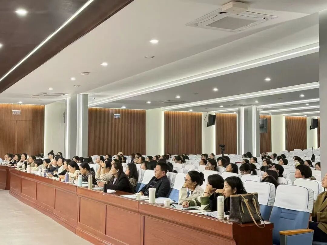 【立小 • 研修】智启AI新篇 共探班级管理新智慧